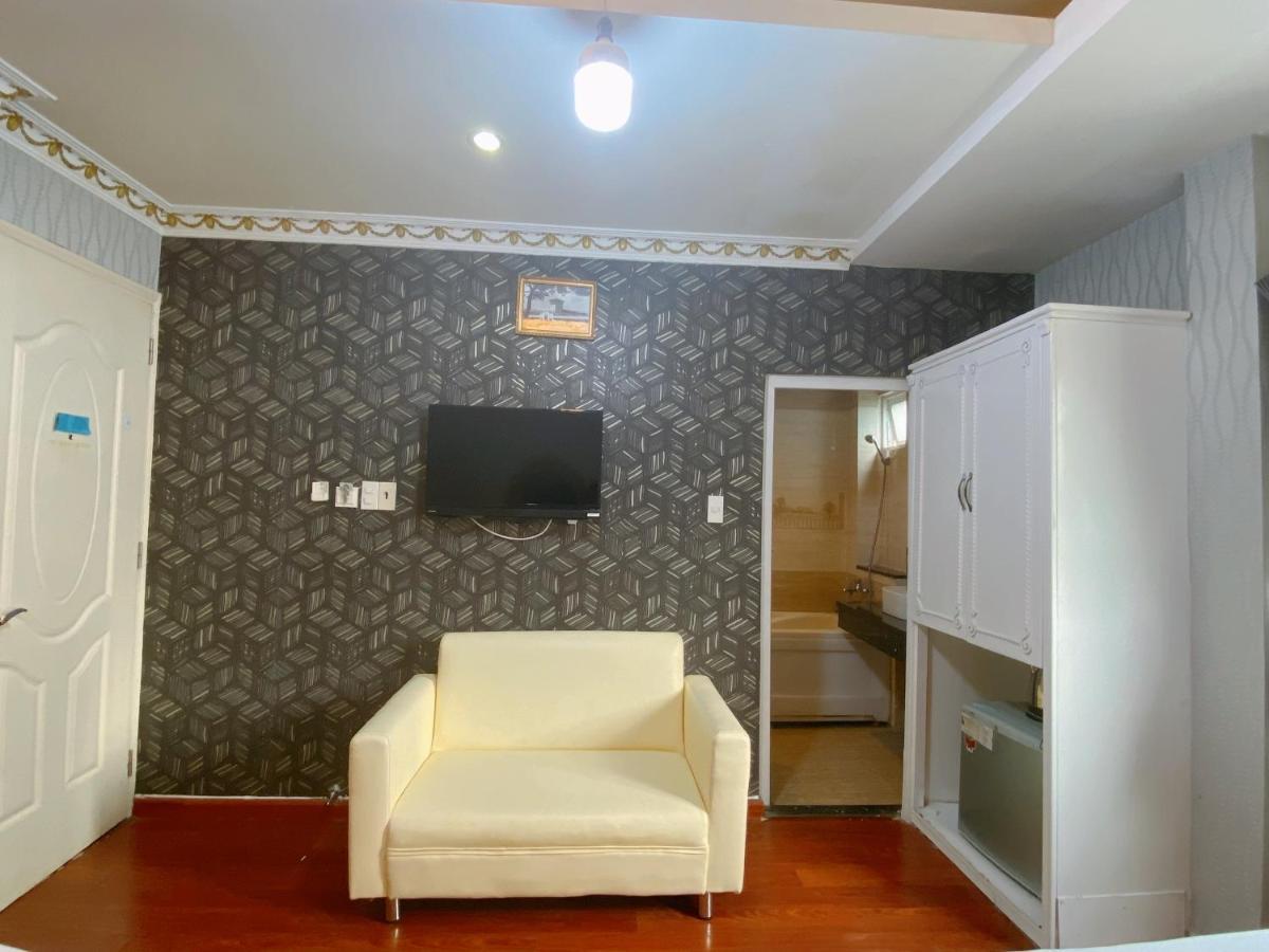 Crowne Bui Vien Hotel Хошимин Екстериор снимка