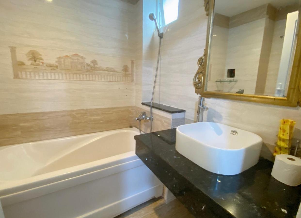 Crowne Bui Vien Hotel Хошимин Екстериор снимка