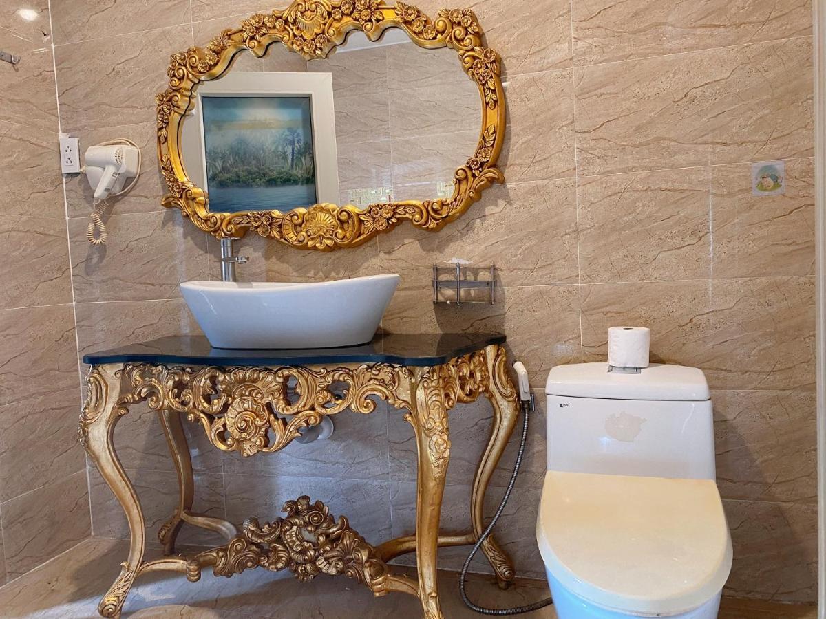 Crowne Bui Vien Hotel Хошимин Екстериор снимка