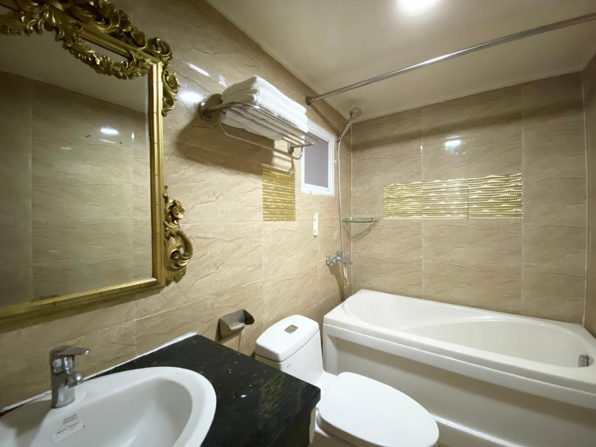 Crowne Bui Vien Hotel Хошимин Екстериор снимка