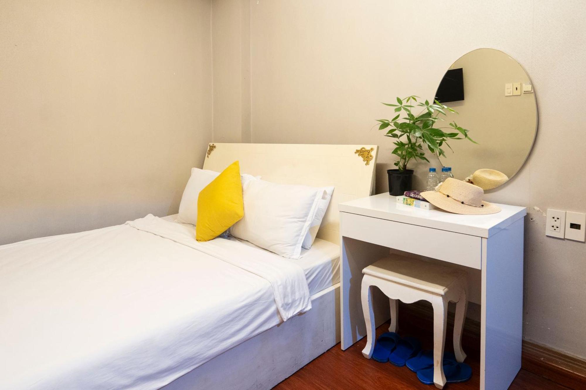 Crowne Bui Vien Hotel Хошимин Екстериор снимка