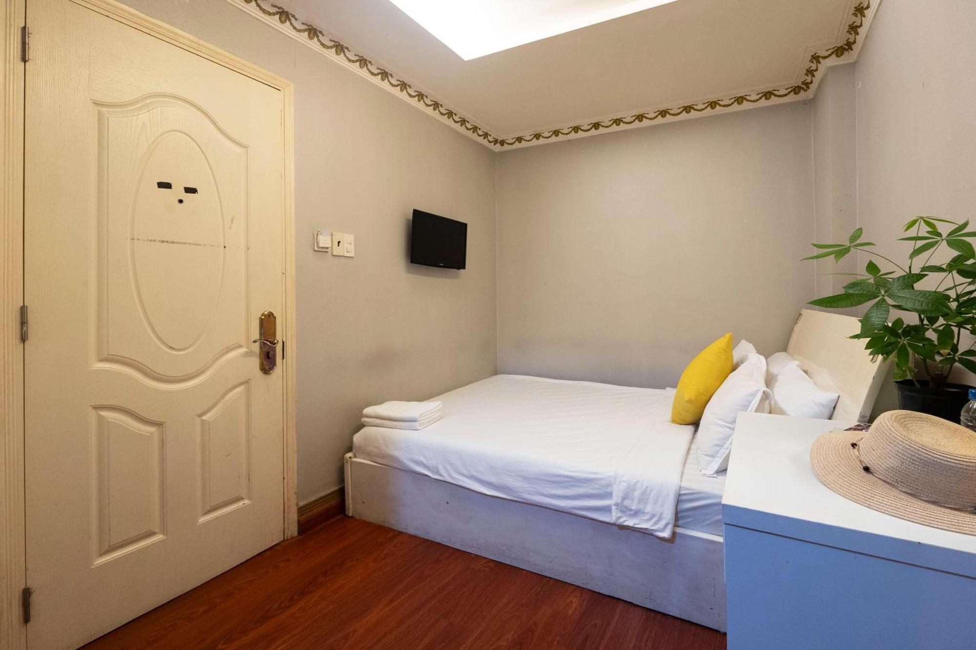 Crowne Bui Vien Hotel Хошимин Екстериор снимка